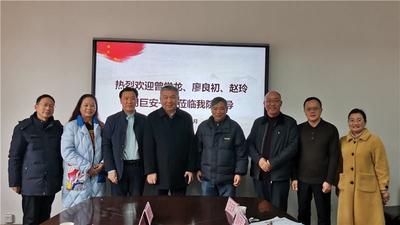 21d7bffcf34e35bef09cad66b0818dc8.jpg 四高校马院院长.jpg