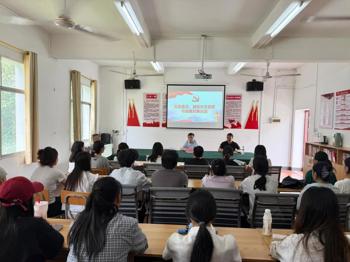 党委委员、副院长吉登星与旅游与商贸学院新接收预备党员开展集中谈话6.26