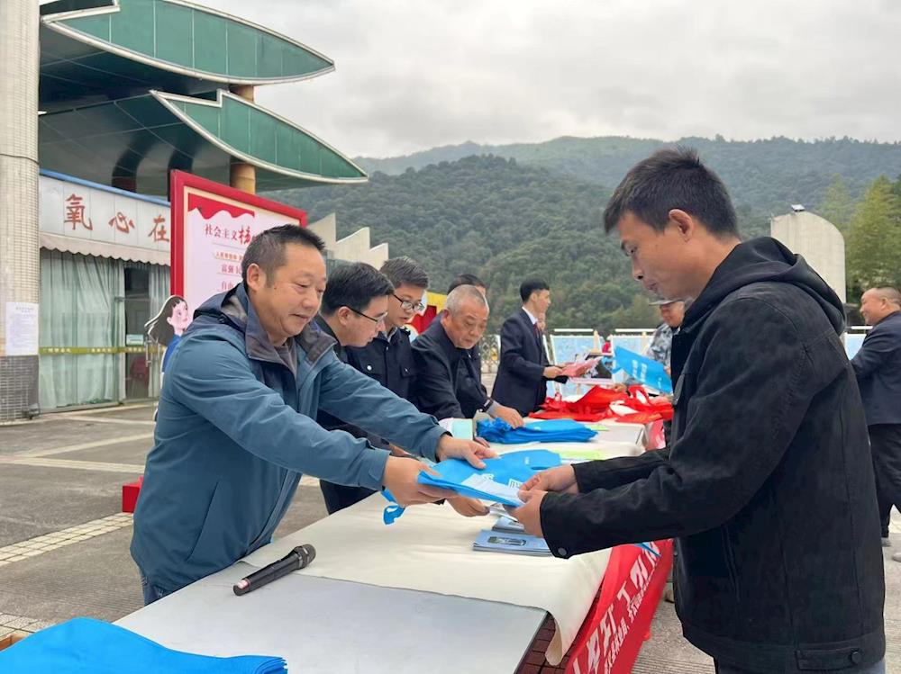 d00f1bc37ab64bc0869574452fa6ec5b.jpg d00f1bc37ab64bc0869574452fa6ec5b.jpg