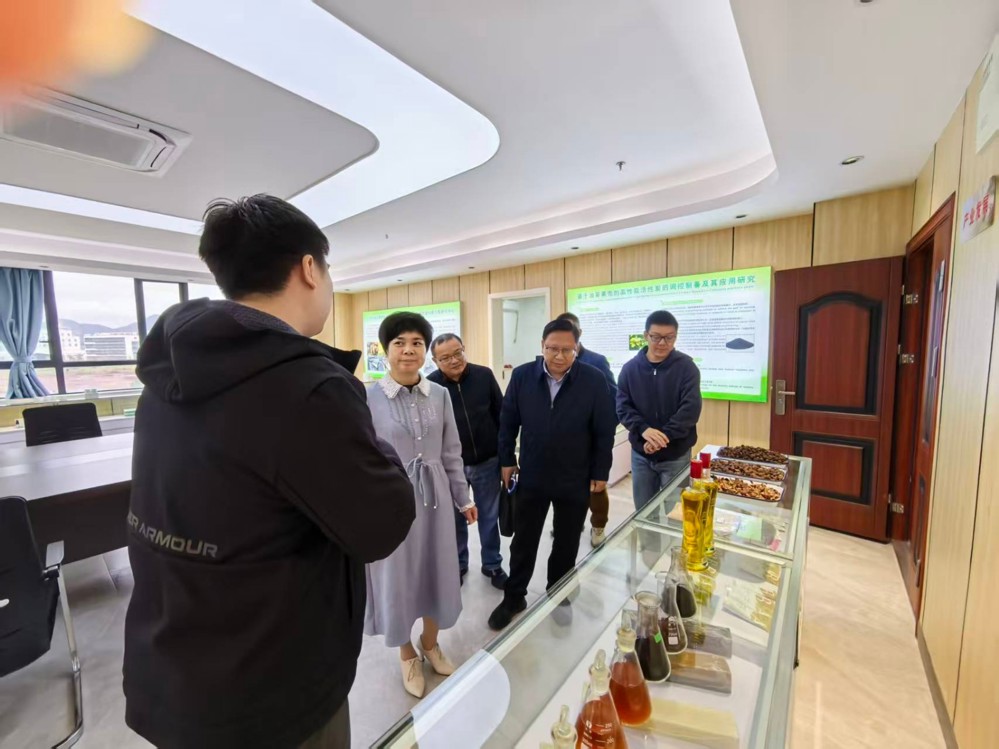 王书记考察油茶研发中心