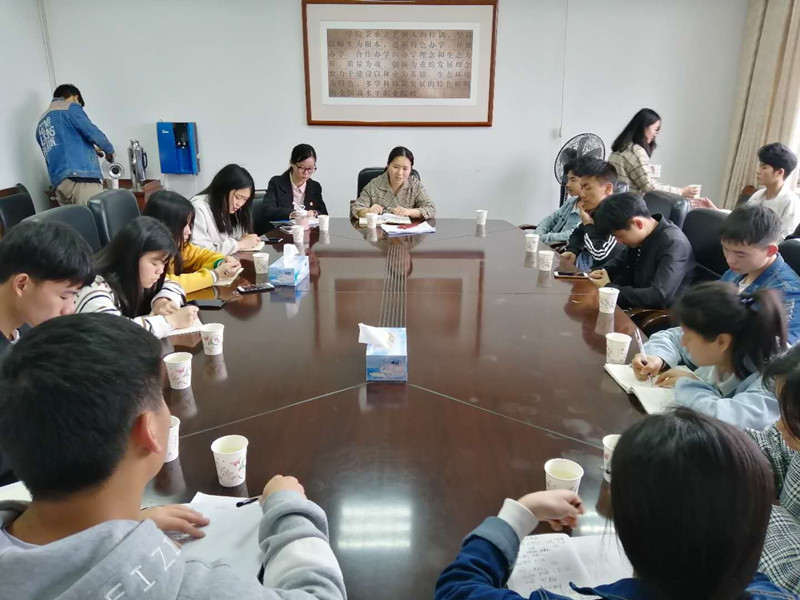 座谈会现场 (3)wps图片.jpg