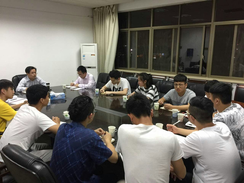 张孝金与环保学院学子召开座谈会.jpg