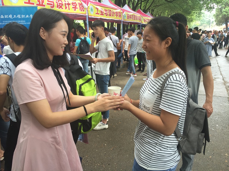刘世豪老师送汤.JPG