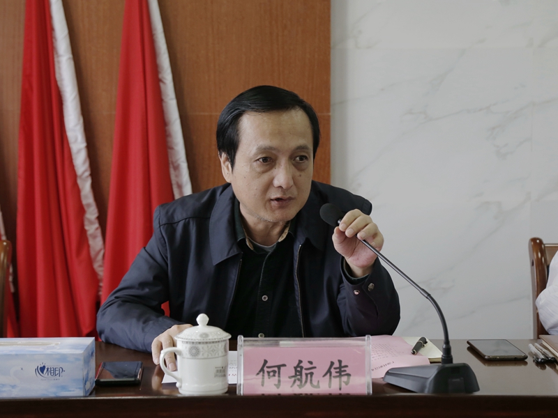 何航伟.jpg