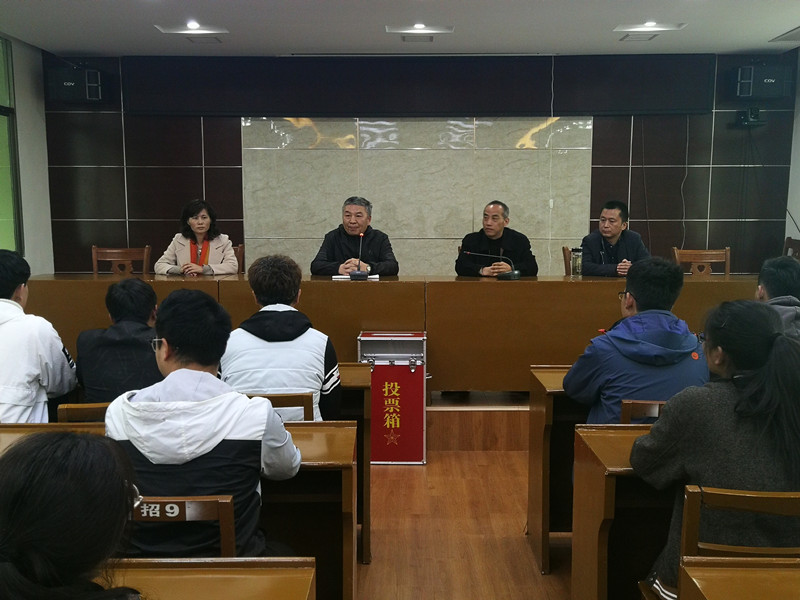 召开座谈会wps图片.jpg