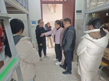 我院院长李丹丹到龙南校区看望水土保持技术专业学生