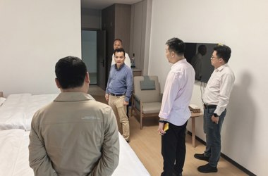 现代林业学院赴泓盛农业深化合作交流并查看学生生活保障