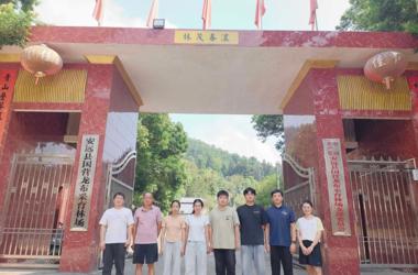 现代林业学院赴安远县国营龙布林场看望产教融合学子
