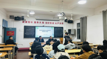 院长廖忠明到联系班级与学生交流座谈