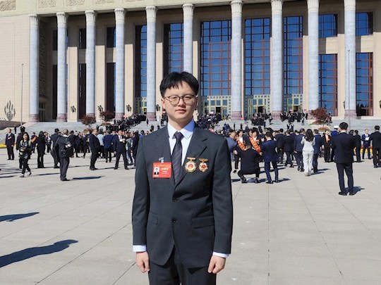 喜报！教师李德鑫荣获“全国先进工作者”