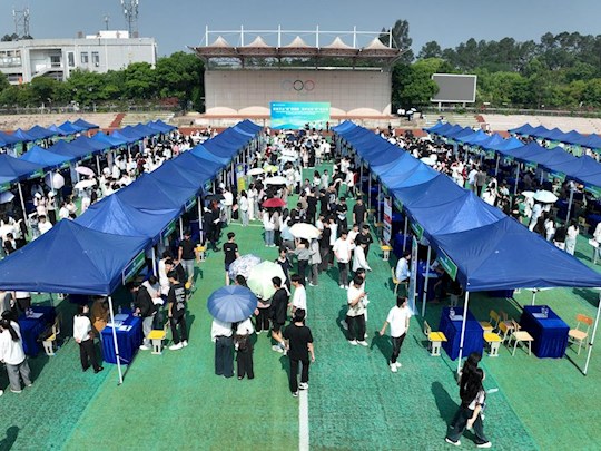 学院举办现代家具产业链专场招聘会