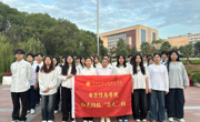 红色班级 “芯火班”开展 “向国旗敬礼” 主题教育活动