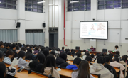 龙南产业学院举办“世界艾滋病日”宣传 教育主题讲座