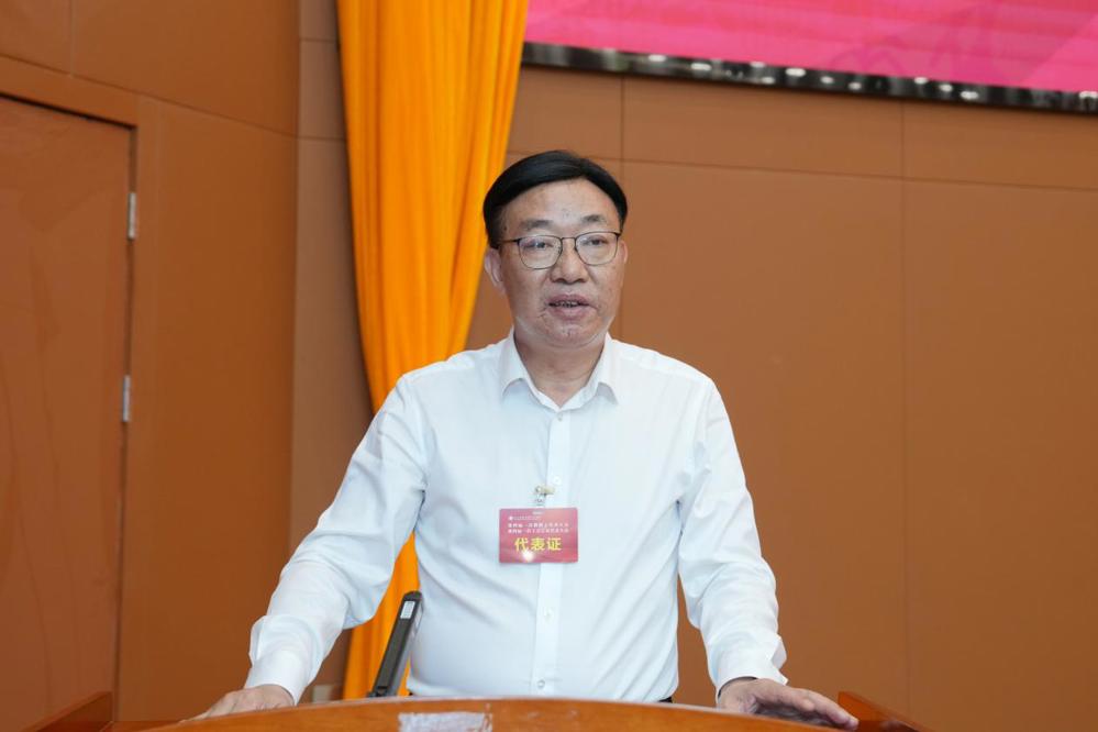 廖忠明作报告
