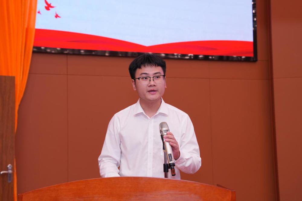 优秀毕业生代表(李海峰,现代林业学院林业技术)