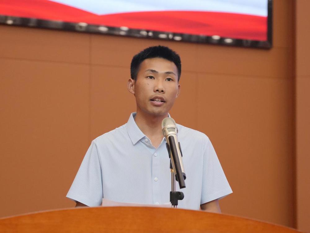 校友代表(曾昭镇)